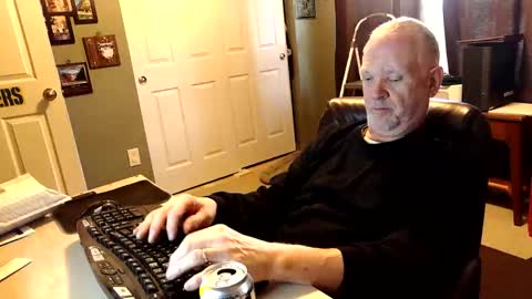 Snapshot of midwestdad09 chatting on November 2025 01:35:02 PM midwestdad09 online show from November 2025 01:35:02 PM