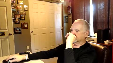 Snapshot of midwestdad09 chatting on November 2025 05:23:01 PM midwestdad09 online show from November 2025 05:23:01 PM