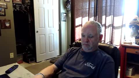 Snapshot of midwestdad09 chatting on December 2025 03:43:02 PM midwestdad09 online show from December 2025 03:43:02 PM