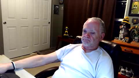 Snapshot of midwestdad09 chatting on December 2025 02:06:02 AM midwestdad09 online show from December 2025 02:06:02 AM