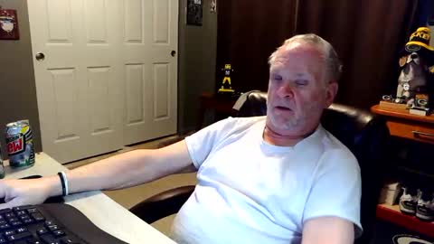 Snapshot of midwestdad09 chatting on December 2025 02:38:01 AM midwestdad09 online show from December 2025 02:38:01 AM