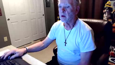 Snapshot of midwestdad09 chatting on December 2025 08:10:01 AM midwestdad09 online show from December 2025 08:10:01 AM