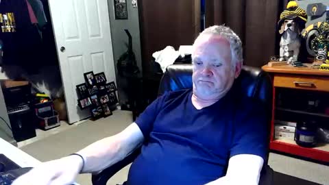 midwestdad09 online show from April 2026 12:33:01 AM