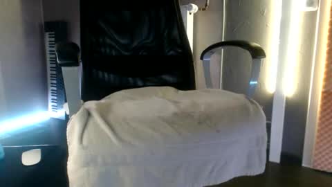 mies35 online show from April 2026 09:45:02 PM