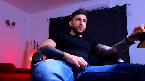 MightyAaron online show from November 2025 05:28:02 AM