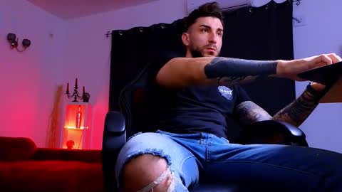 MightyAaron online show from November 2025 03:49:02 AM