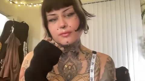 Snapshot of mignightmedliii chatting on September 2025 05:00:02 AM Medli online show from September 2025 05:00:02 AM