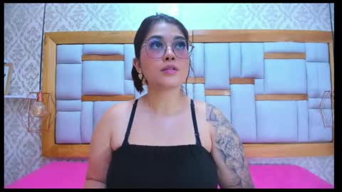 Snapshot of miia_01_ chatting on November 2025 12:07:01 PM Mia online show from November 2025 12:07:01 PM