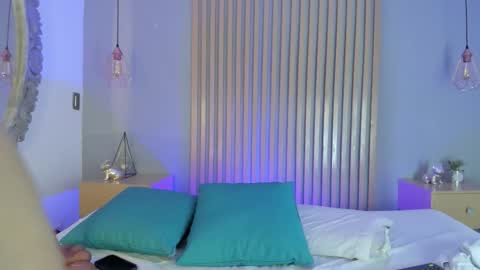 Mia online show from February 2026 11:28:02 AM