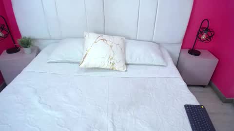 Snapshot of miia_colliins__ chatting on September 2025 12:40:01 PM Miia colliins   online show from September 2025 12:40:01 PM