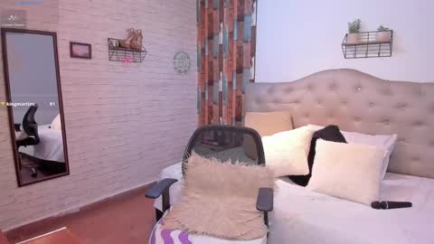 Mia Jhones online show from January 2025 05:45:02 AM