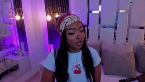 Miia Schwarz  online show from October 2025 12:33:02 AM