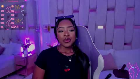 Miia Schwarz  online show from March 2026 11:41:01 PM