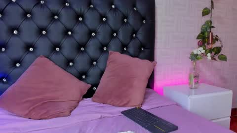 Snapshot of miia_taylor_1_ chatting on March 2025 03:13:02 PM Mia online show from March 2025 03:13:02 PM