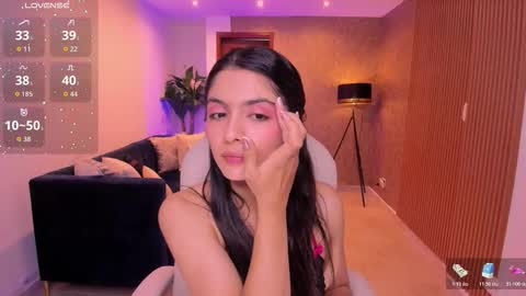 Mia online show from October 2025 10:48:01 AM