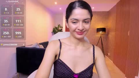 Mia online show from October 2025 11:03:01 AM