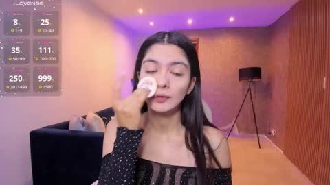 Mia online show from November 2025 11:09:02 AM