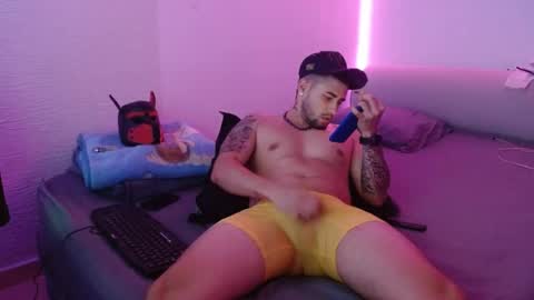 Snapshot of miialiiam0 chatting on January 2025 06:25:02 AM Mia and Liam online show from January 2025 06:25:02 AM