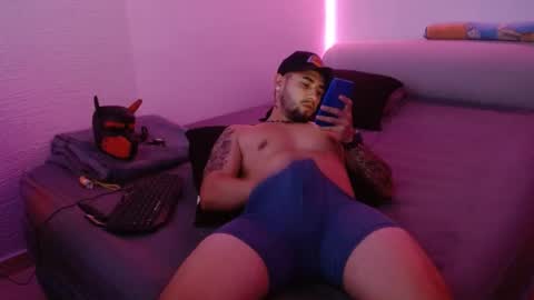 Snapshot of miialiiam0 chatting on January 2025 10:48:01 PM Mia and Liam online show from January 2025 10:48:01 PM