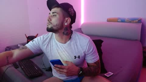 Snapshot of miialiiam0 chatting on January 2025 07:52:02 AM Mia and Liam online show from January 2025 07:52:02 AM