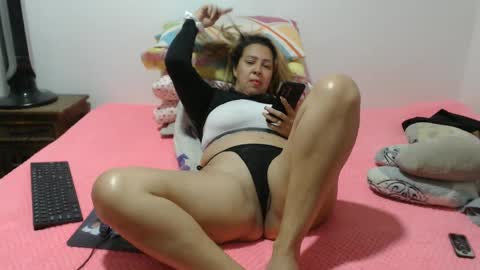 Snapshot of miilu74 chatting on October 2025 04:36:02 PM Miilu74 online show from October 2025 04:36:02 PM