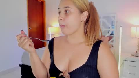 Mikaela blondie bigass online show from February 2026 11:58:02 AM