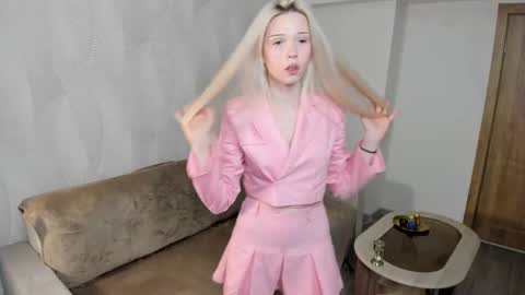 Snapshot of mikaelataron chatting on November 2025 07:49:02 PM Angel girl online show from November 2025 07:49:02 PM