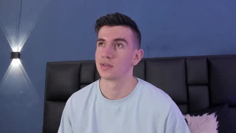 mikael online show from October 2025 04:21:01 AM