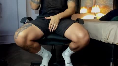 Snapshot of mike2_wills chatting on December 2024 09:37:01 PM Mike2 wills online show from December 2024 09:37:01 PM