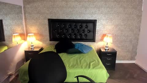 Snapshot of mike2_wills chatting on December 2024 03:48:01 AM Mike2 wills online show from December 2024 03:48:01 AM