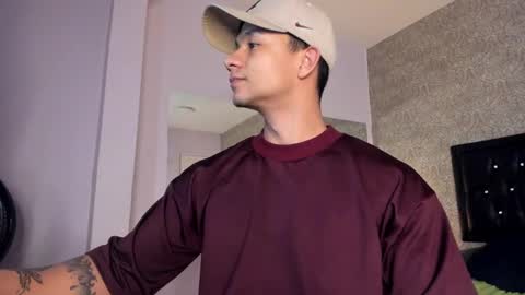 Snapshot of mike2_wills chatting on December 2024 06:54:01 AM Mike2 wills online show from December 2024 06:54:01 AM