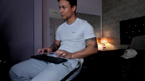 Snapshot of mike2_wills chatting on December 2024 10:49:01 AM Mike2 wills online show from December 2024 10:49:01 AM