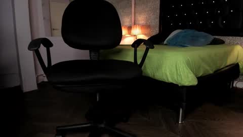 Snapshot of mike2_wills chatting on December 2024 03:36:02 AM Mike2 wills online show from December 2024 03:36:02 AM