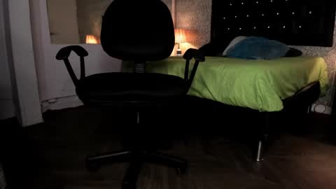 Snapshot of mike2_wills chatting on December 2024 09:50:02 AM Mike2 wills online show from December 2024 09:50:02 AM