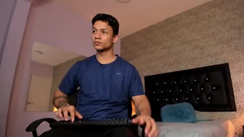 Snapshot of mike2_wills chatting on December 2024 09:57:01 AM Mike2 wills online show from December 2024 09:57:01 AM