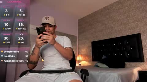 Snapshot of mike2_wills chatting on December 2024 09:42:01 AM Mike2 wills online show from December 2024 09:42:01 AM