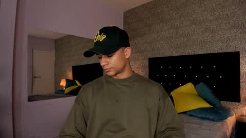 Snapshot of mike2_wills chatting on January 2025 06:03:01 AM Mike2 wills online show from January 2025 06:03:01 AM