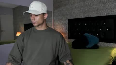 Snapshot of mike2_wills chatting on February 2025 04:59:02 AM Mike2 wills online show from February 2025 04:59:02 AM