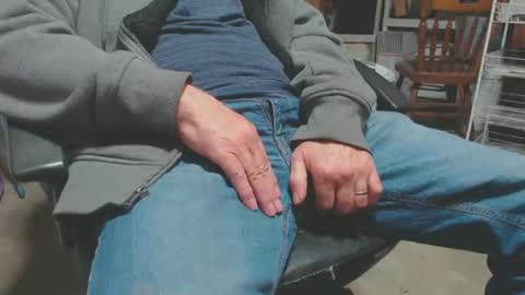 Snapshot of mike694fun chatting on December 2024 10:43:02 PM mike694fun online show from December 2024 10:43:02 PM