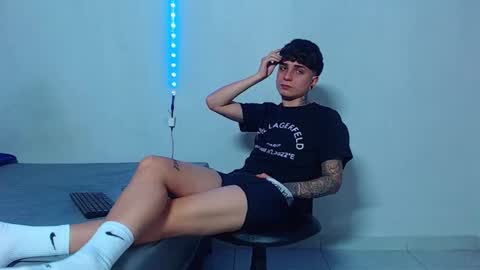 Snapshot of mike777jr chatting on November 2025 03:09:01 AM Mike IMDEPENDIENT MODEL online show from November 2025 03:09:01 AM