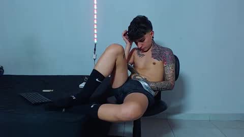 Snapshot of mike777jr chatting on November 2025 02:43:02 AM Mike IMDEPENDIENT MODEL online show from November 2025 02:43:02 AM