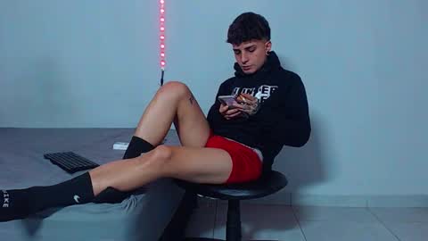 Snapshot of mike777jr chatting on December 2025 03:33:01 AM Mike IMDEPENDIENT MODEL online show from December 2025 03:33:01 AM