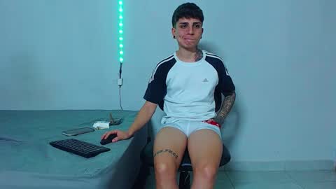 Snapshot of mike777jr chatting on December 2025 03:58:02 AM Mike IMDEPENDIENT MODEL online show from December 2025 03:58:02 AM