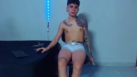 Snapshot of mike777jr chatting on December 2025 02:11:01 PM Mike IMDEPENDIENT MODEL online show from December 2025 02:11:01 PM