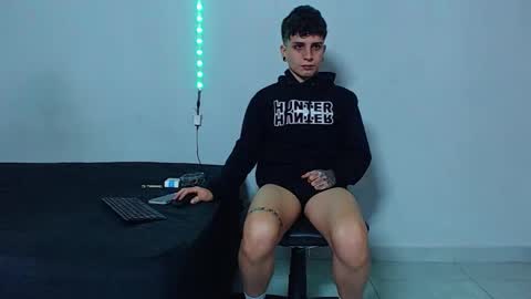 Snapshot of mike777jr chatting on December 2025 02:21:01 PM Mike IMDEPENDIENT MODEL online show from December 2025 02:21:01 PM