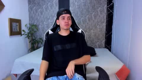 Mike 0233 online show from September 2025 02:48:01 AM