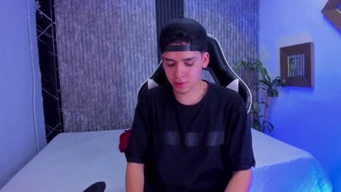 Mike 0233 online show from October 2025 05:18:01 AM