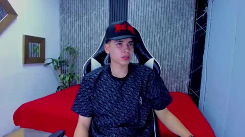 Mike 0233 online show from November 2025 03:56:01 AM