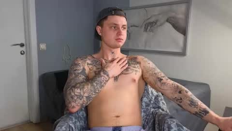 Snapshot of mike___magic chatting on March 2025 05:02:01 PM Mike Magic online show from March 2025 05:02:01 PM