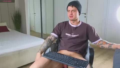 Snapshot of mike___magic chatting on December 2025 05:35:01 AM Mike Magic online show from December 2025 05:35:01 AM